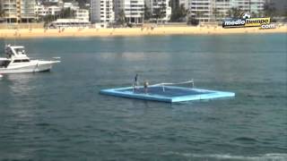 Dimitrov y Bouchard cascarean en el mar de Acapulco
