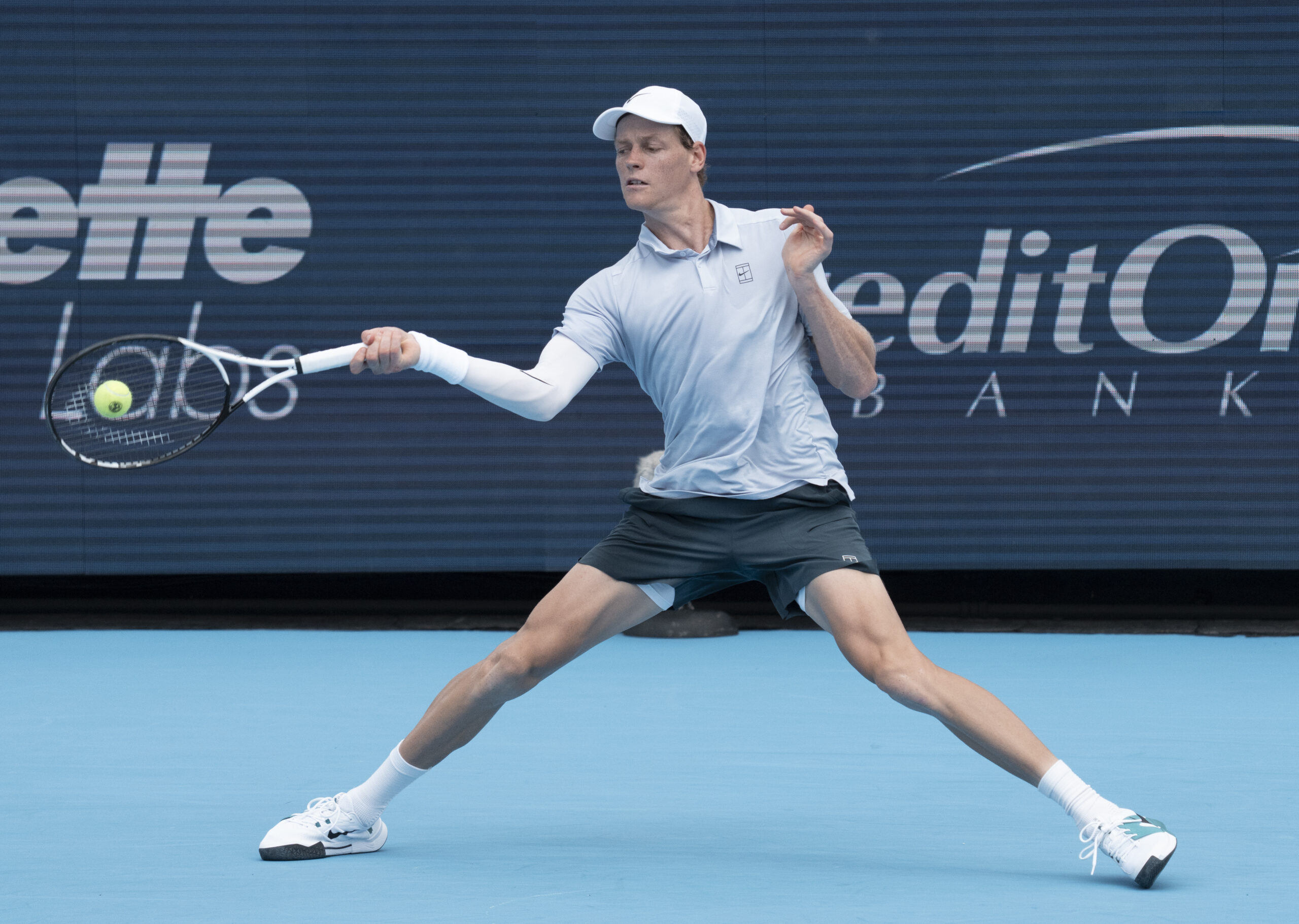 Pekin. Sinner wygrywa bez straty seta, Miedwiediew ponownie lepszy od Zvereva