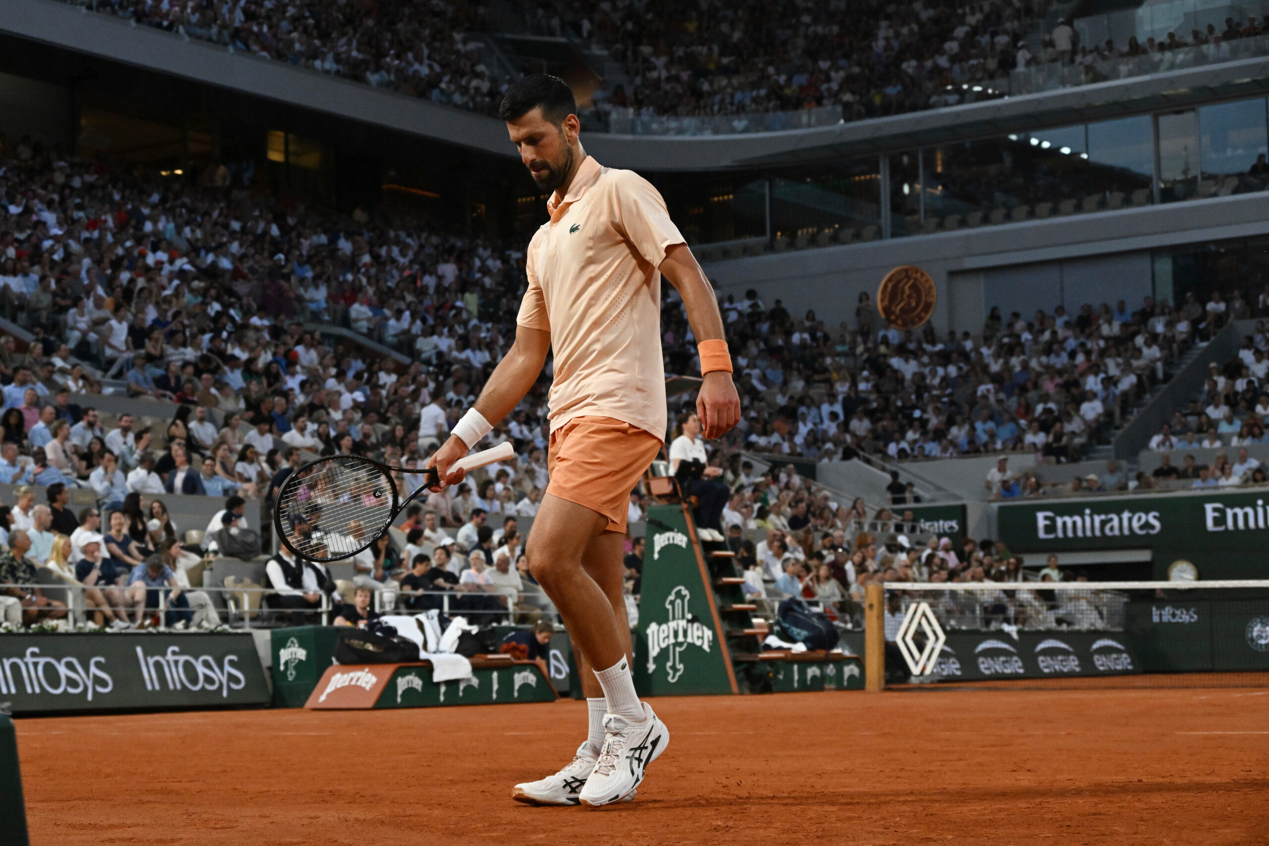 Roland Garros. Novak Dźoković przetrwał trudny test, Fritz odpada w pierwszej rundzie