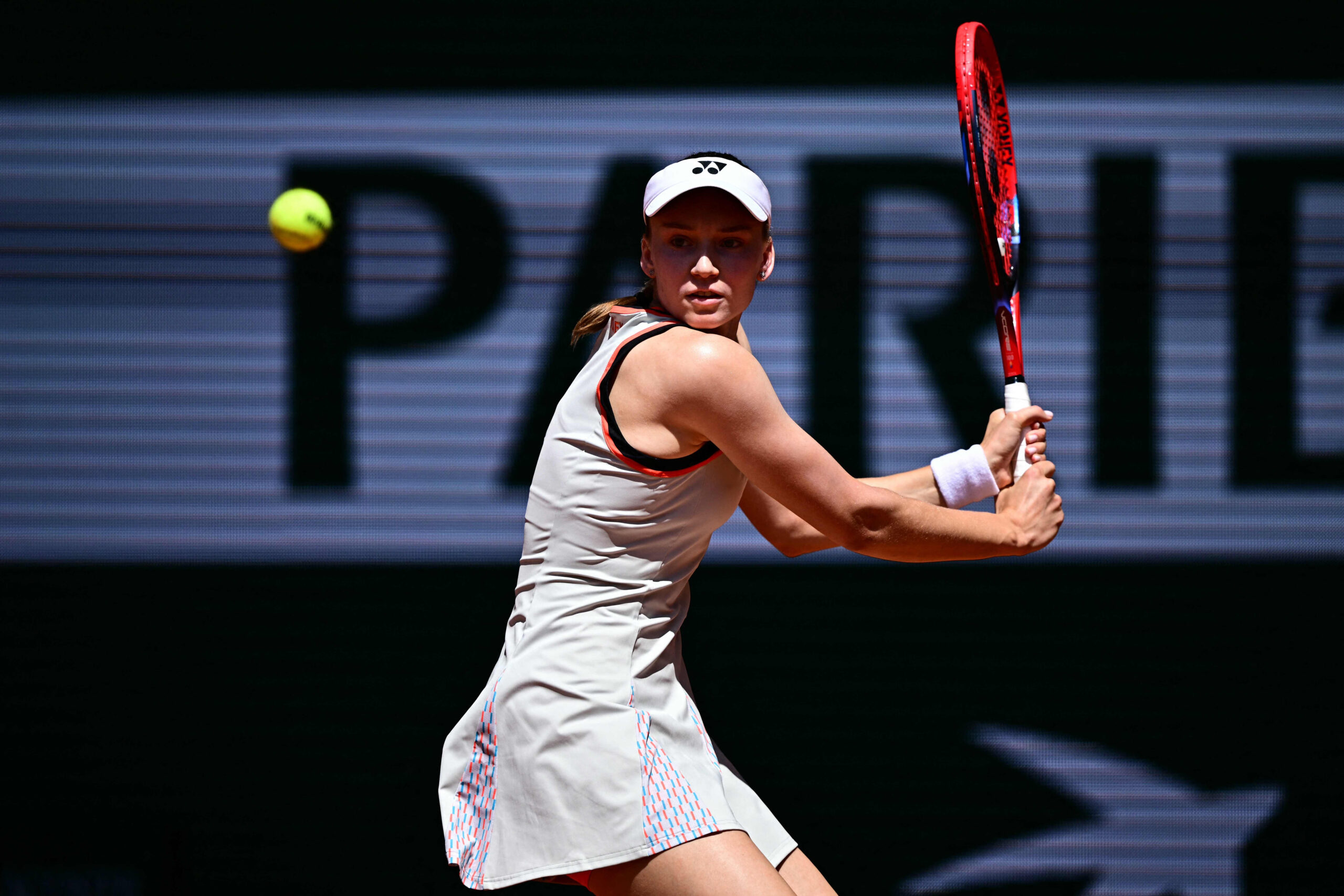 Roland Garros. Porażki Rybakiny i Paolini, znaczące osiągnięcia Kostiuk i Andriejewej