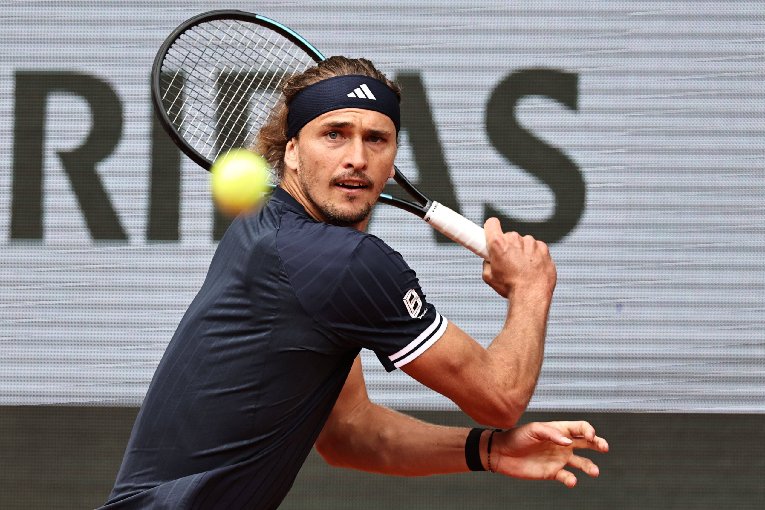 Roland Garros. Zverev lepszy od Mensika, Cobolli bez gry awansował do finału