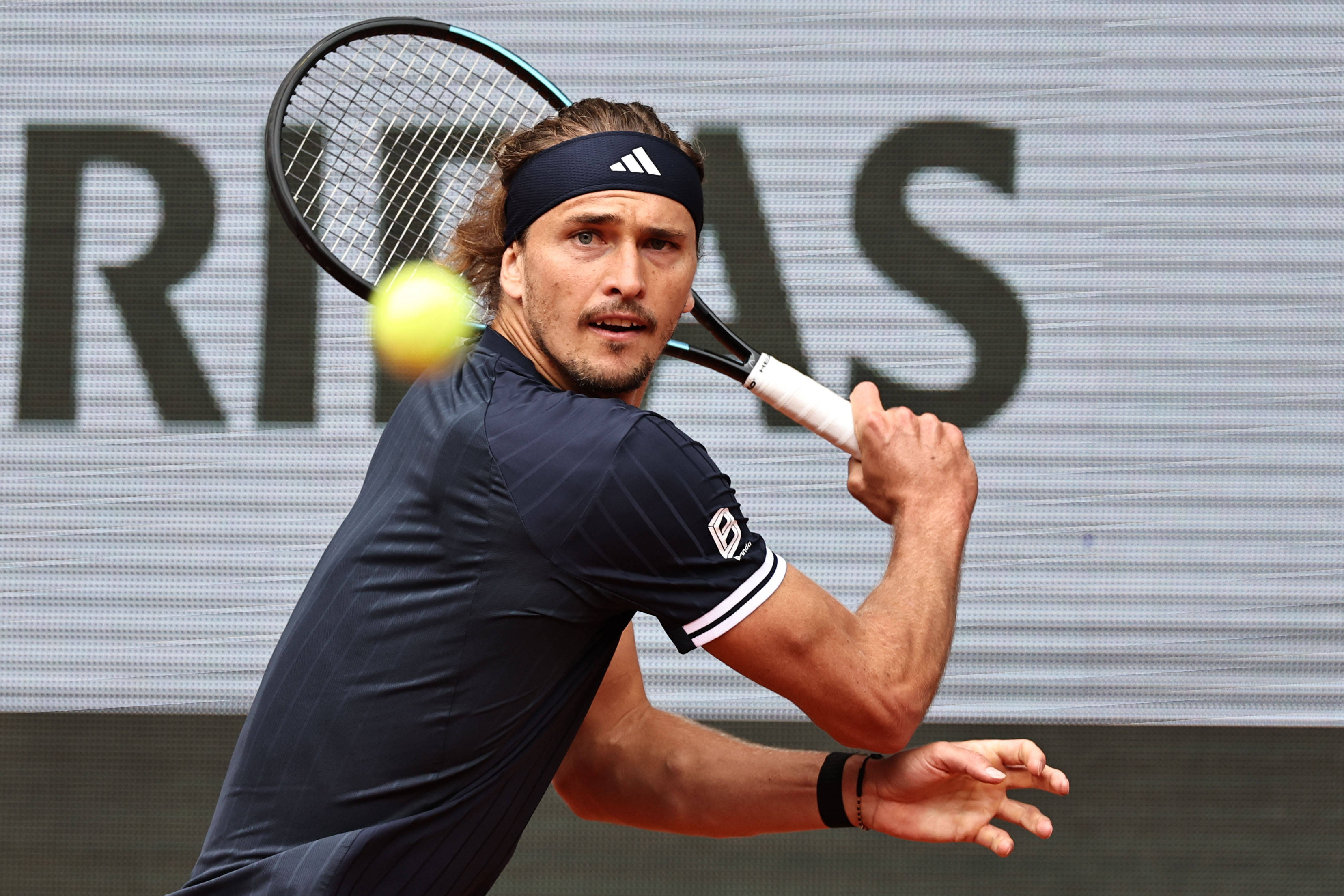 Roland Garros. Zverev lepszy od Mensika, Cobolli bez gry awansował do finału