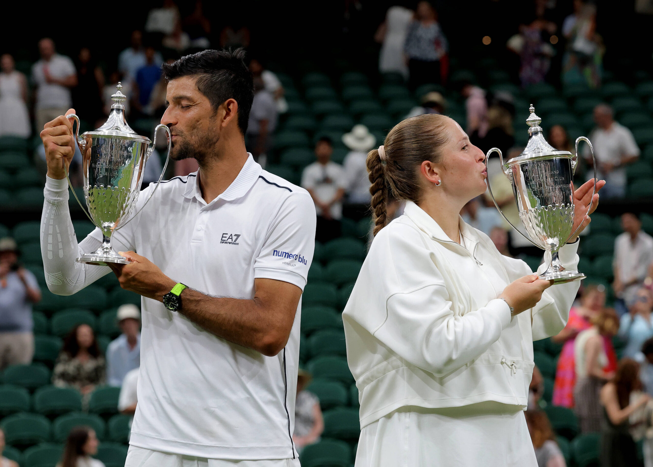 Wimbledon. Jelena Ostapenko i Marcelo Arevalo pierwszymi mistrzami tegorocznej edycji