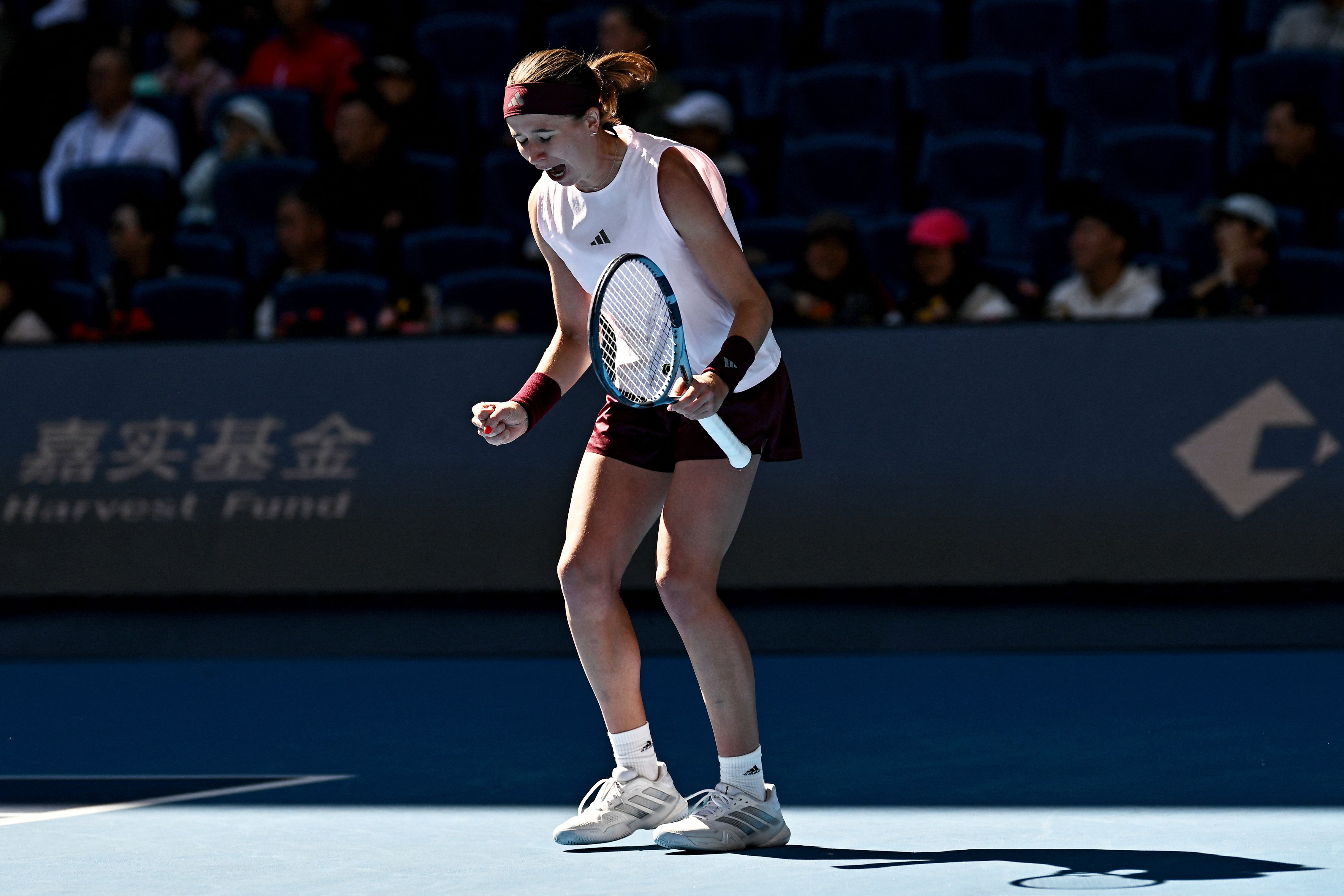 Pekin. Nikola Bartunkova zatrzymuje Arynę Sabalenkę