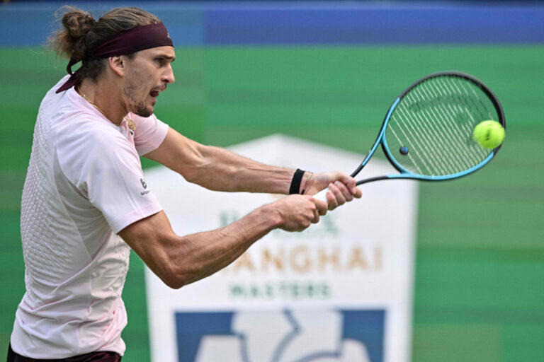 Zverev w kolejnej rundzie, porażka Cobolliego