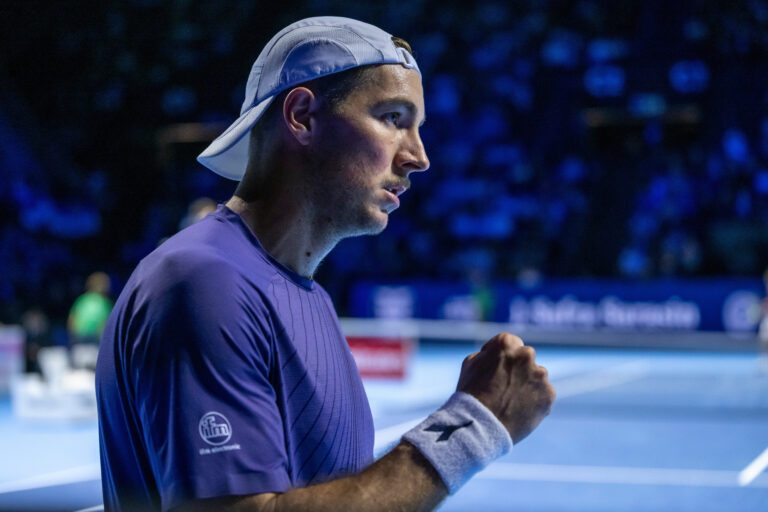 Struff lepszy od Dźokovicia po wyrównanej rywalizacji