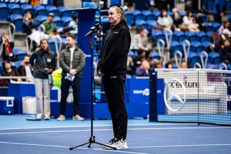 Jelena Rybakina poddała mecz z Leylah Fernandez